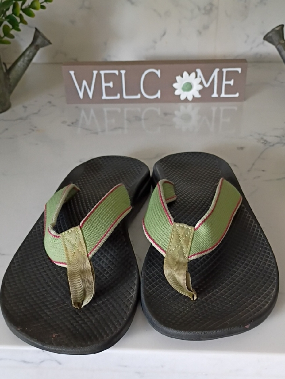 CHACO WOMEN Green Strap Black Flip Flop Sandals